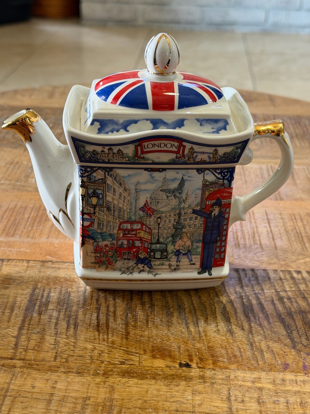 JAMES SADLER British Piccadilly London Heritage Ceramic 2-Cup Lidded Teapot